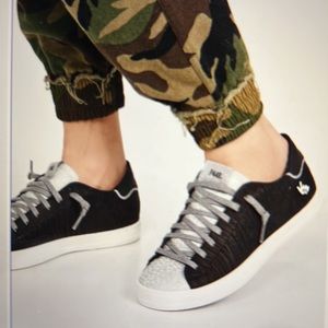 P448 John W Sneakers size 40